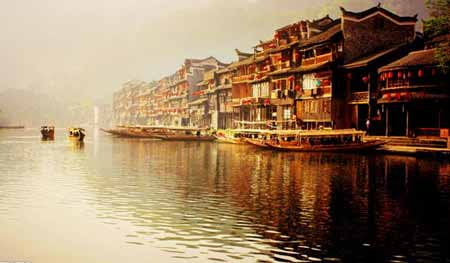 張家界國(guó)家森林公園、袁家界、天子山、大峽谷、玻璃橋、鳳凰古城兩晚三日游