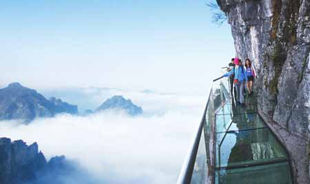 張家界國家森林公園、天子山、袁家界、金鞭溪、十里畫廊、玻璃橋、天門山、玻璃棧道兩晚三日游